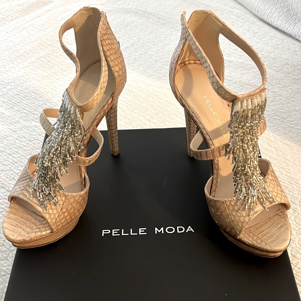 Pella moda matte snake skin blush color size 7